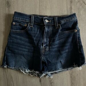Levi’s High Rise Short size 26
